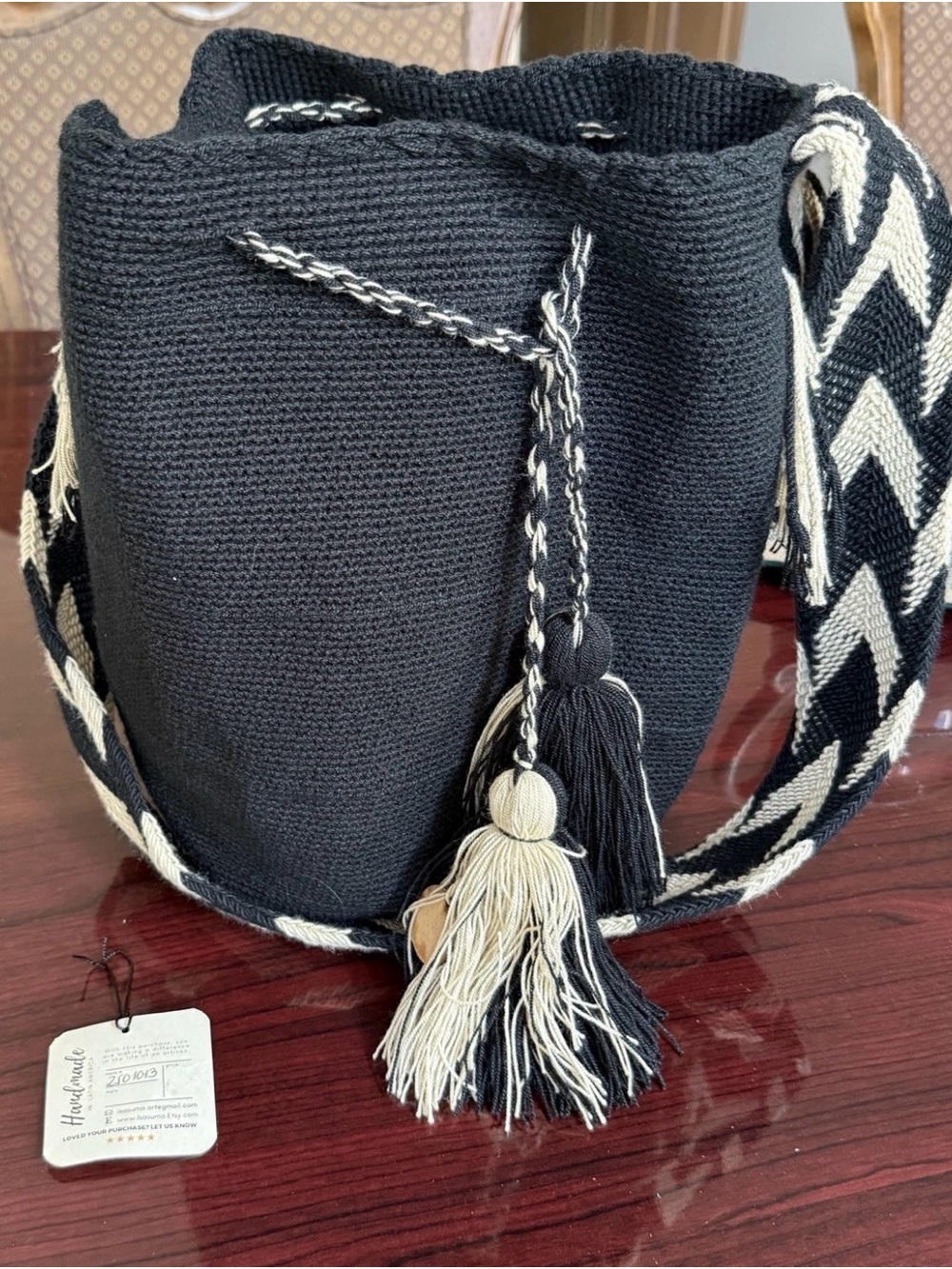 NWT Large Isasuma Wayuu Mochila Crossbody Bag Black Cream Handwoven Boho Bucket - Picture 6 of 7